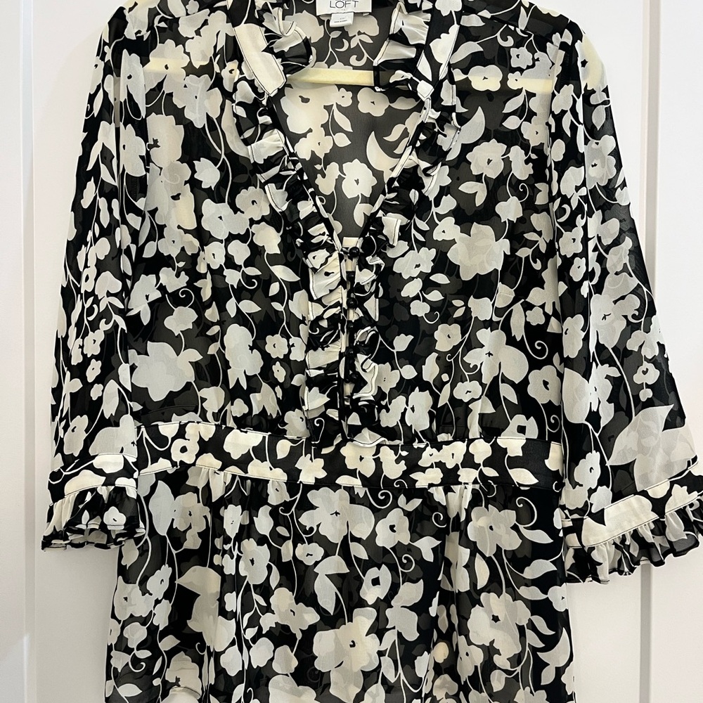 LOFT Black and White Floral Blouse; Size 10